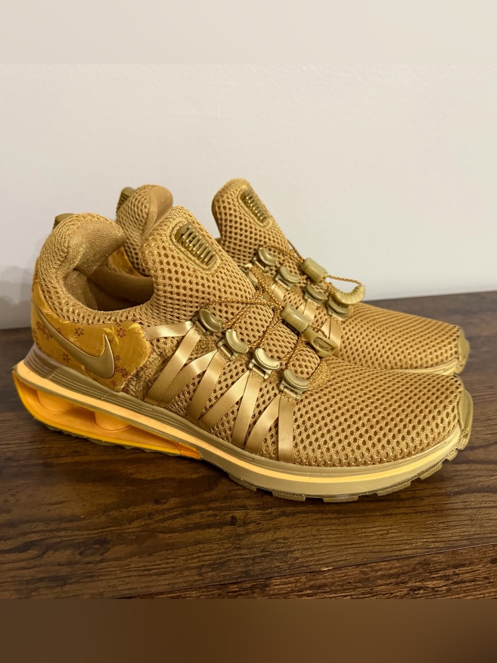 Women’s Nike Shox Gravity Shoes Metallic Gold Athletic Sneakers 7.5
